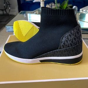 MICHAEL by Michael Kors, Skyler Bootie Size: 9M